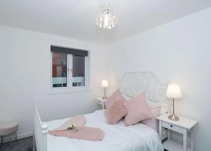 Central Gunwharf Quays Two Bedroom Apartment